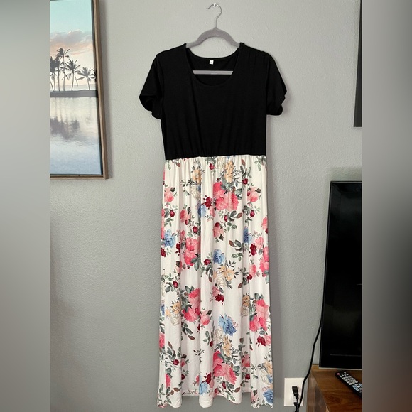 Floral Maxi Dress - Picture 2 of 4